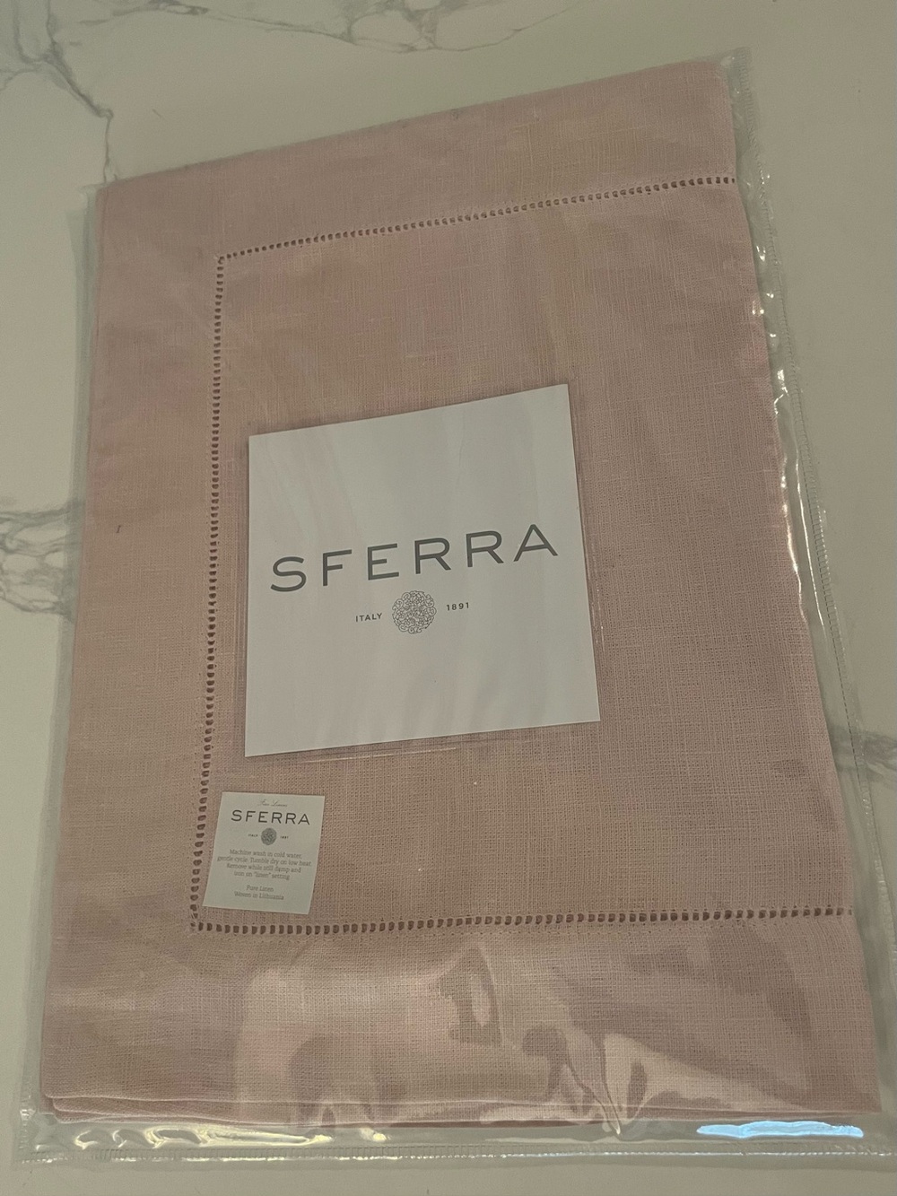 Six (6) SFERRA Festival - Petal Linen Placemats - Picture 2 of 9